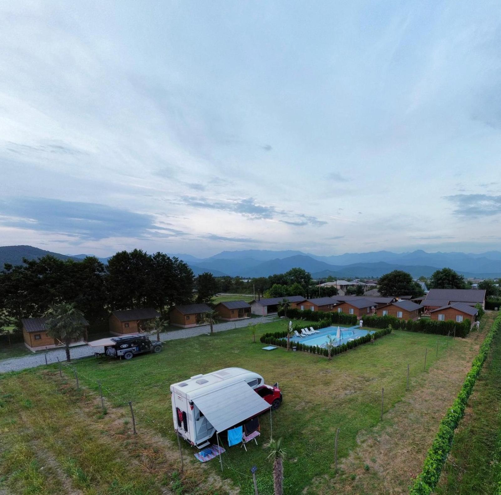 Finca Idoize Camping Hotel Akhmeta エクステリア 写真